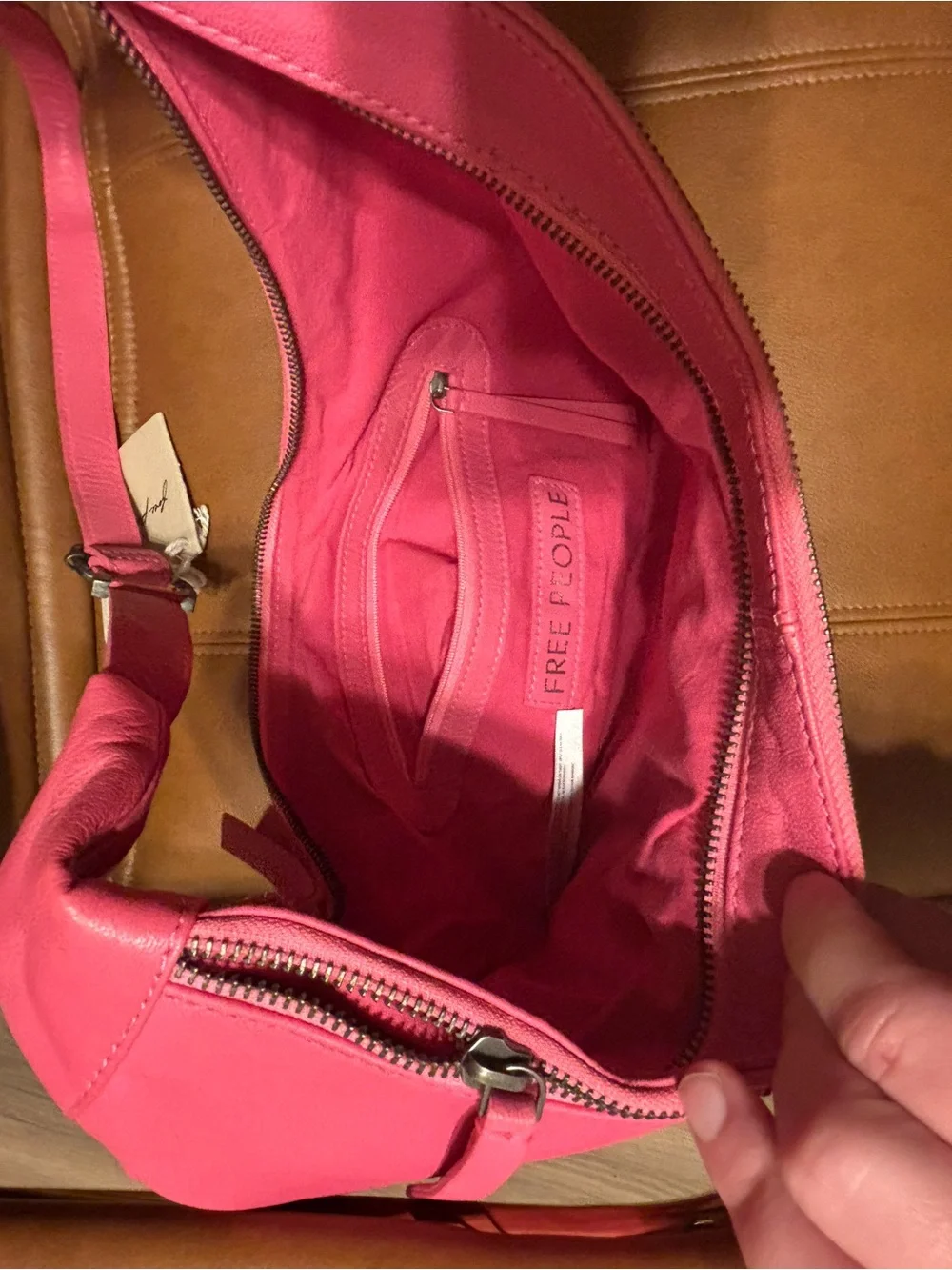 NWT FREE PEOPLE IDLE HANDS SLING BAG - SLOUCHY BAG - Picture 4 of 8